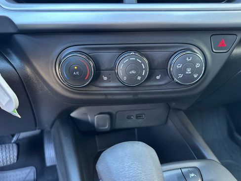 Used 2024 Chevrolet Trax RS w/ Sunroof Package image 26