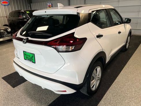 Used 2022 Nissan Kicks S image 3