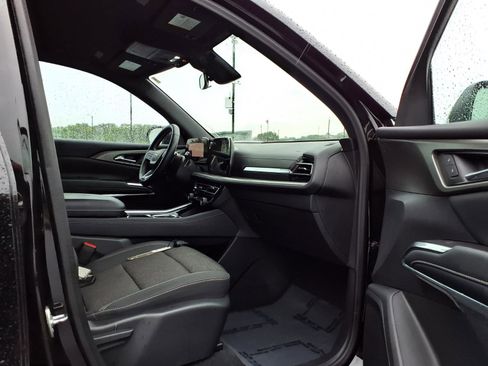 Used 2024 Chevrolet Traverse LT FWD image 21