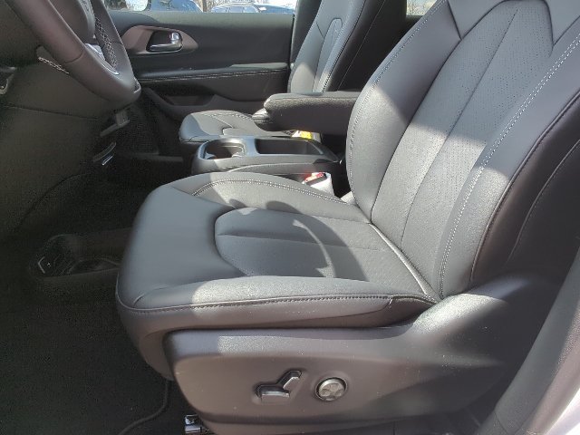 New 2026 Chrysler Pacifica Select FWD image 11