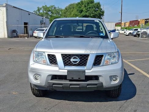 Used 2014 Nissan Frontier PRO-4X w/ Pro-4x Graphics Package AWD/4WD image 2