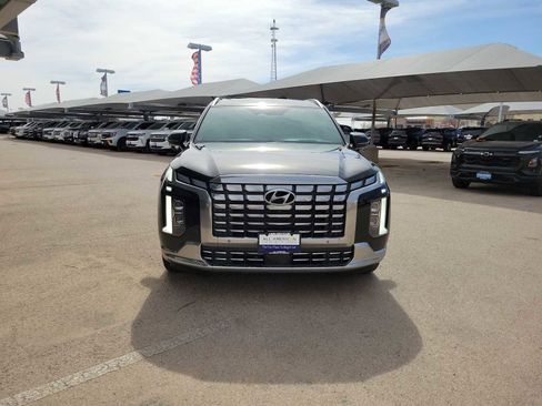 Used 2024 Hyundai Palisade Calligraphy image 3