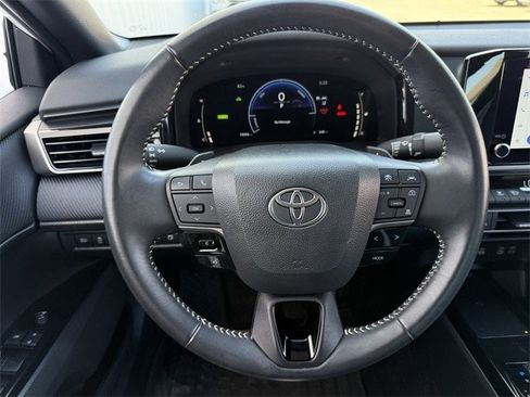 Used 2025 Toyota Camry SE w/ Convenience Package image 13