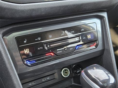 Used 2022 Volkswagen Tiguan SE R-Line image 21