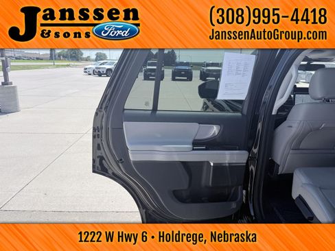 Used 2025 Ford Expedition Active AWD/4WD image 10