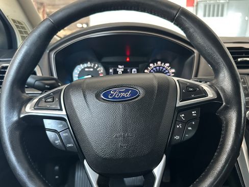 Used 2017 Ford Fusion SE FWD image 22