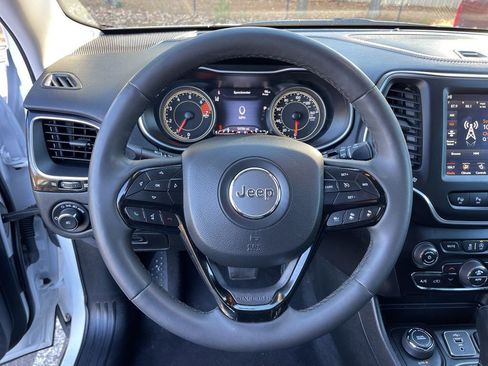 Used 2023 Jeep Cherokee Altitude Lux image 15