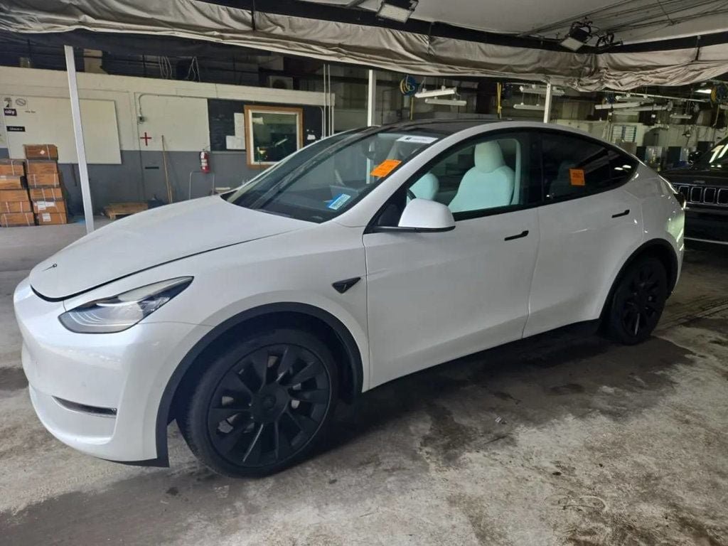 Used 2022 Tesla Model Y Long Range AWD/4WD image 2