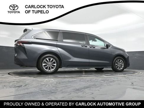 Used 2025 Toyota Sienna LE image 39