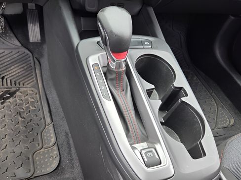 Certified 2024 Chevrolet Trax RS w/ Sunroof Package FWD image 22