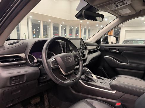 Used 2022 Toyota Highlander XLE image 5