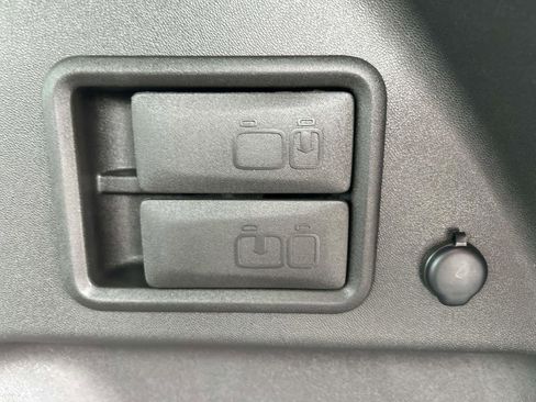 Used 2022 GMC Terrain SLT w/ Infotainment Package II AWD/4WD image 12