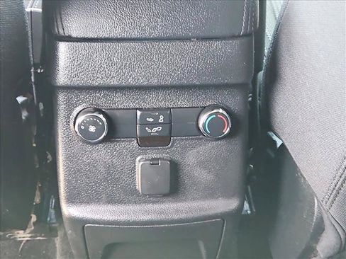 Used 2018 Ford Explorer XLT FWD image 23