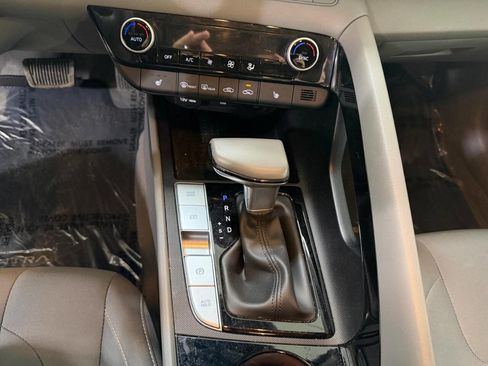 Used 2023 Hyundai Elantra SEL w/ Convenience Package image 27