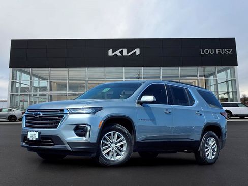 Used 2023 Chevrolet Traverse LT FWD image 1