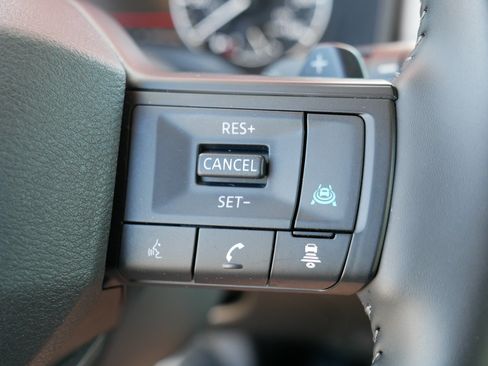Used 2025 Nissan Rogue SV AWD/4WD image 29