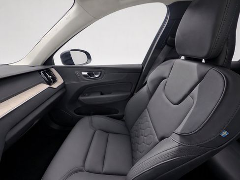 Certified 2026 Volvo XC60 B5 Plus AWD/4WD image 14