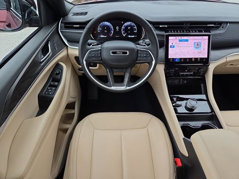 Used 2025 Jeep Grand Cherokee Limited w/ Trailer Tow Package image 11