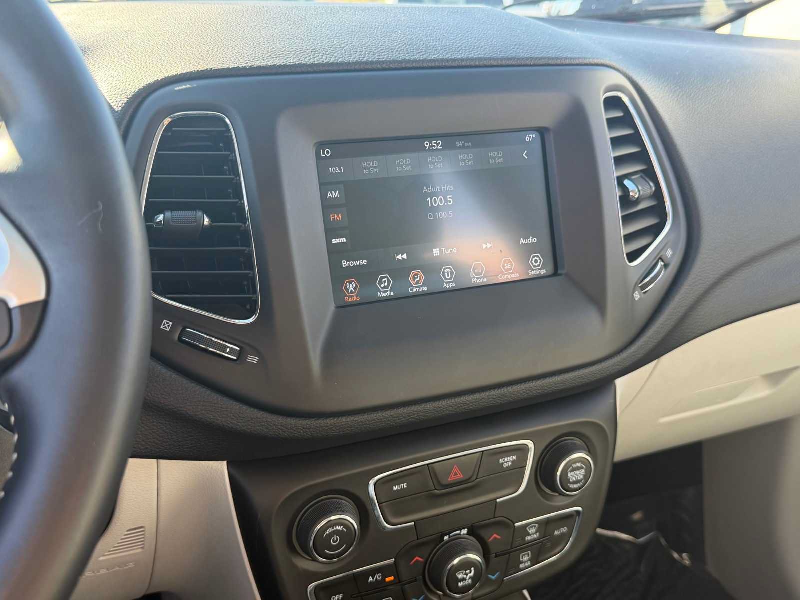 Used 2018 Jeep Compass Latitude w/ Popular Equipment Group FWD image 21