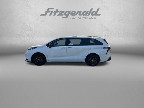 Used 2026 Toyota Sienna XSE AWD/4WD image 5