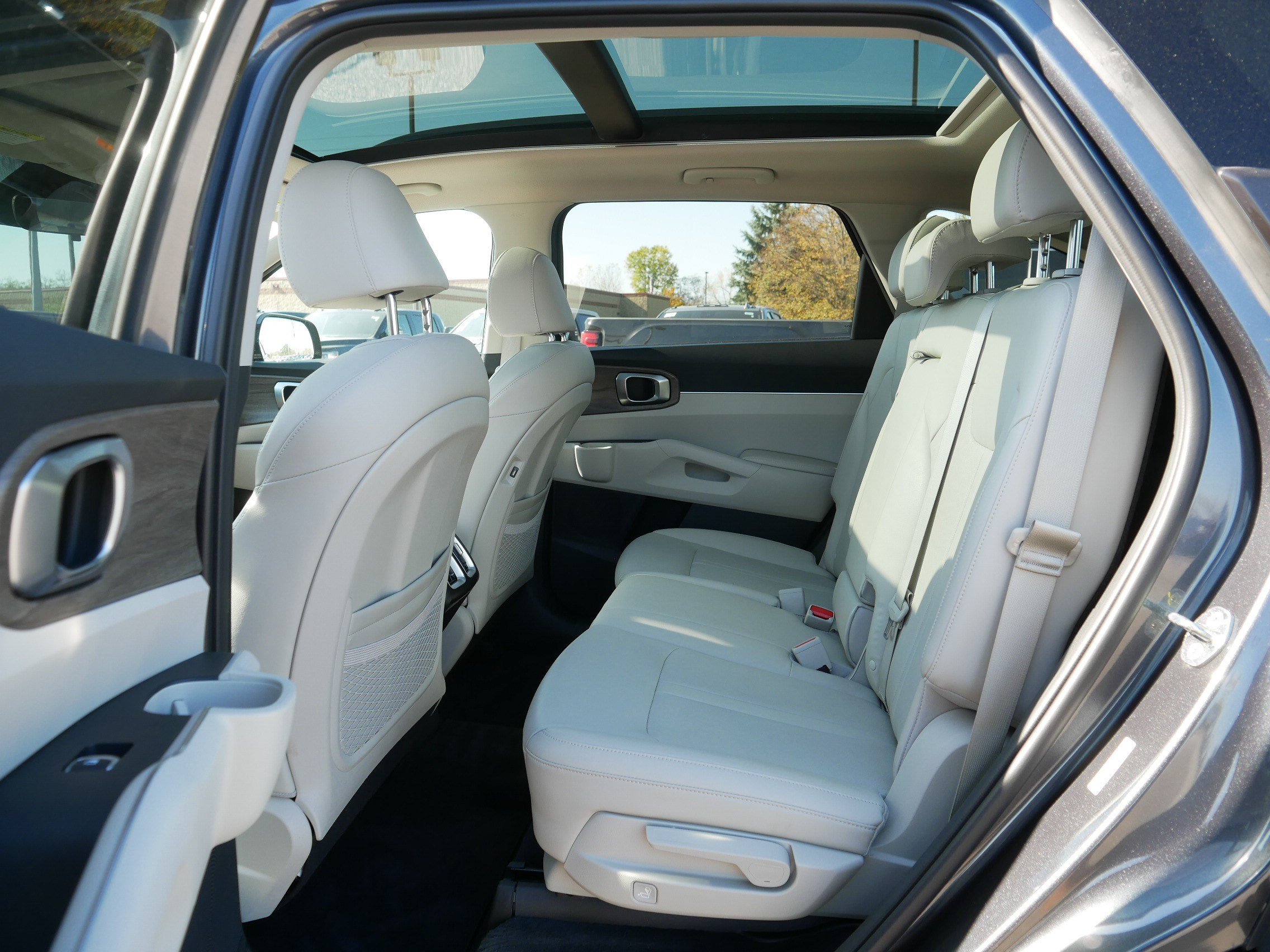 Used 2022 Kia Sorento S w/ Panoramic Sunroof Package AWD/4WD image 35