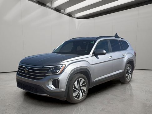 Used 2025 Volkswagen Atlas SE image 1