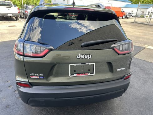 Used 2019 Jeep Cherokee Latitude Plus AWD/4WD image 6