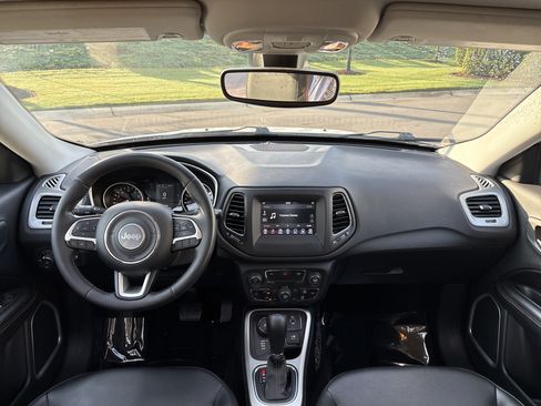 Used 2020 Jeep Compass Latitude AWD/4WD image 19