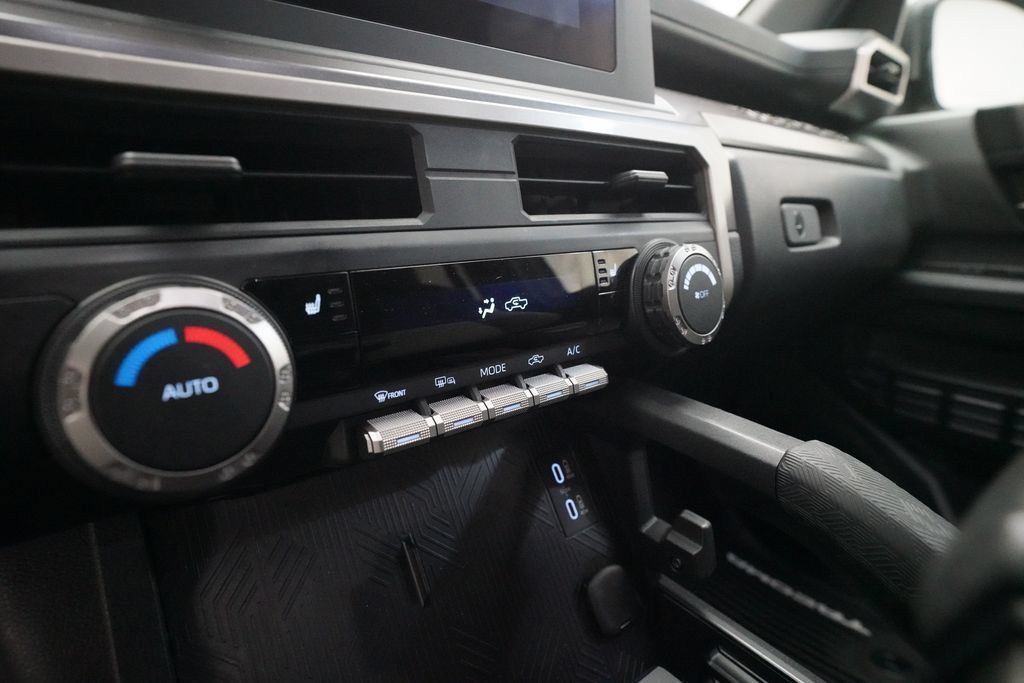 Used 2025 Toyota Tacoma TRD Sport AWD/4WD image 20
