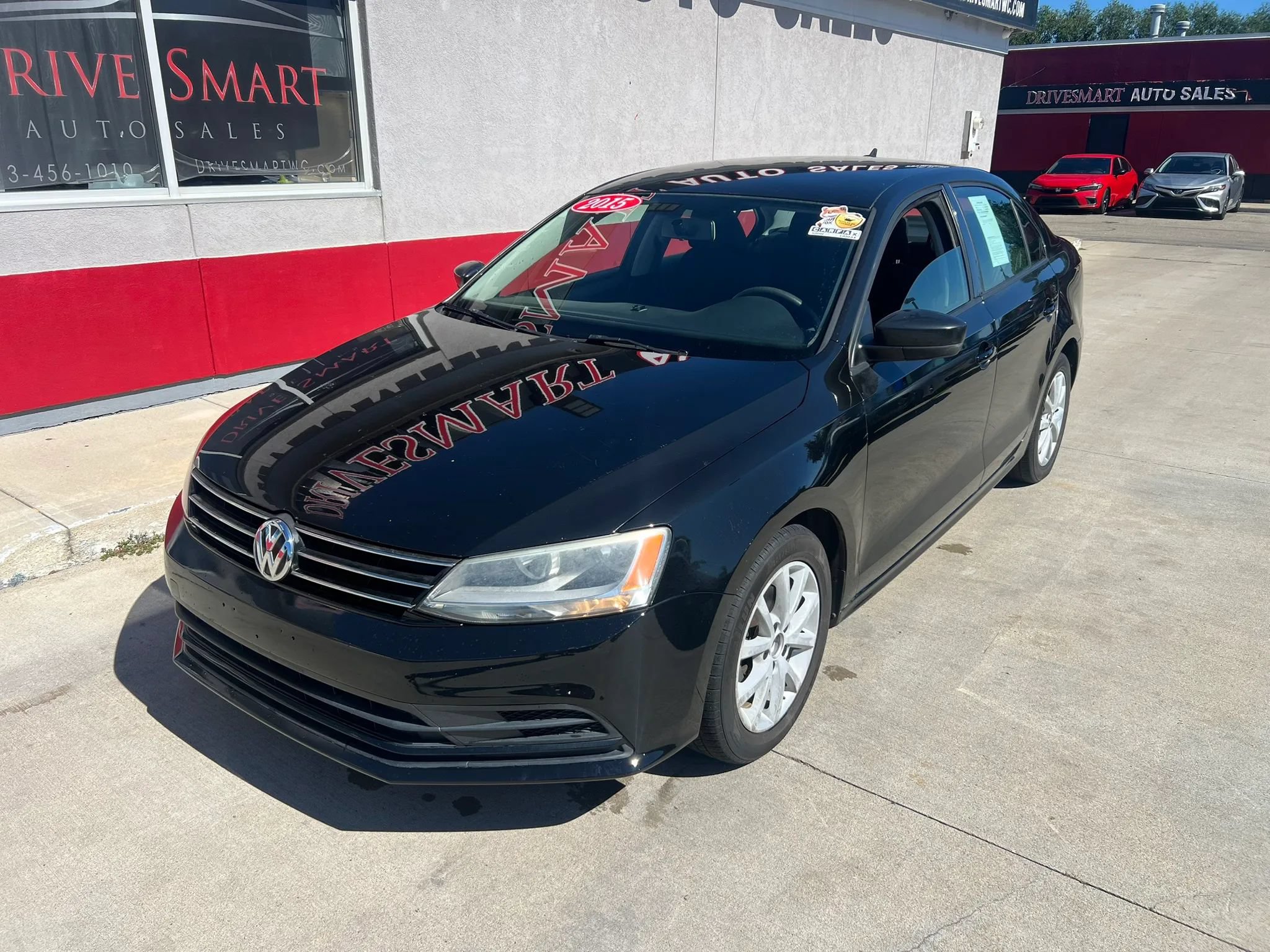 Used 2015 Volkswagen Jetta SE FWD image 2
