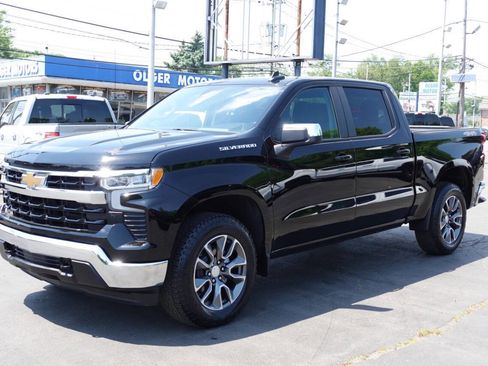 Used 2024 Chevrolet Silverado 1500 LT AWD/4WD image 1