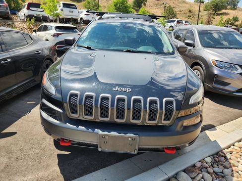 Used 2016 Jeep Cherokee Trailhawk w/ Comfort/Convenience Group AWD/4WD image 10