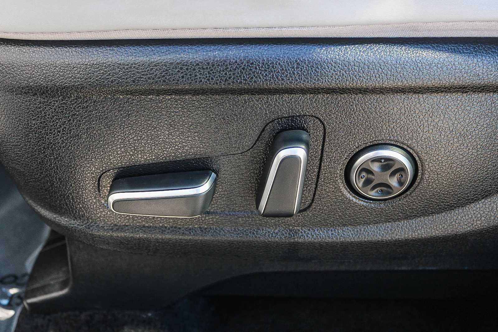 Used 2024 Hyundai Palisade SEL FWD image 19