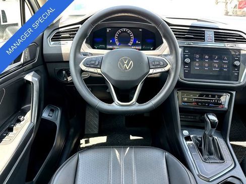 Used 2022 Volkswagen Tiguan SE w/ Panoramic Sunroof Package FWD image 22