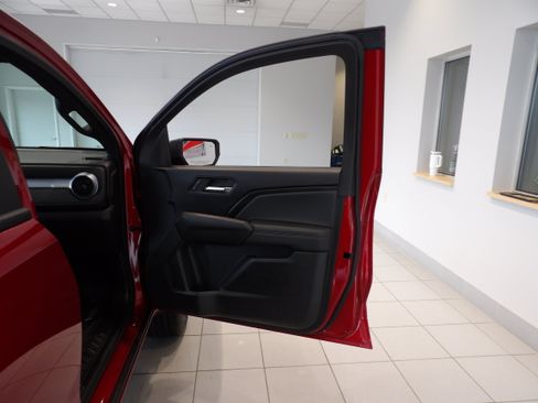 Used 2024 Chevrolet Colorado LT w/ LT Convenience Package III AWD/4WD image 22