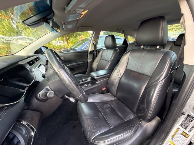 Used 2017 Toyota Avalon XLE w/ Carpet Mat Package FWD image 5