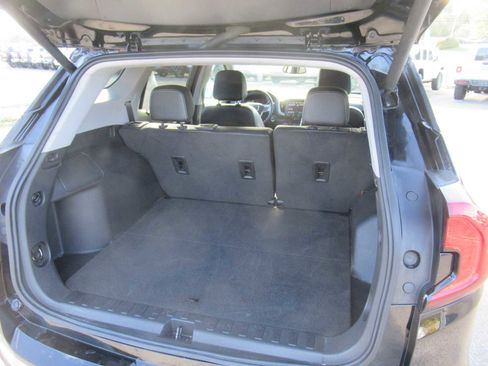 Used 2023 GMC Terrain SLT image 8