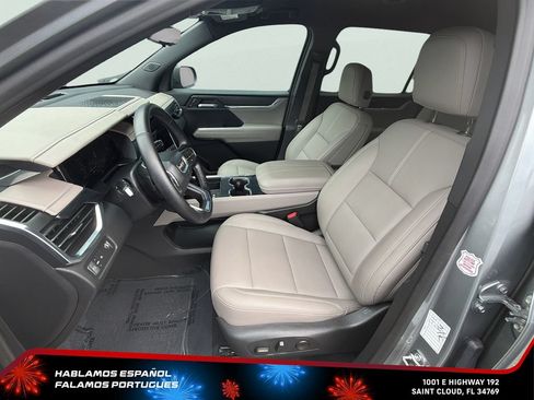 Certified 2026 GMC Acadia Elevation w/ Elevation Premium Package FWD image 11