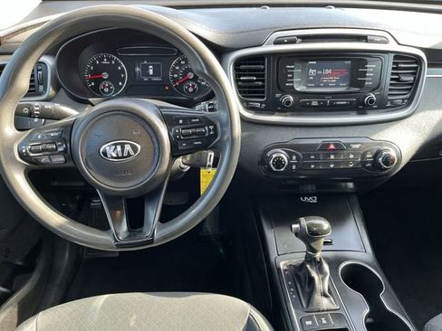 Used 2016 Kia Sorento LX image 13