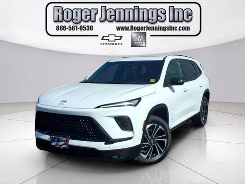 Used 2025 Buick Enclave Sport Touring w/ Super Cruise Package FWD image 1