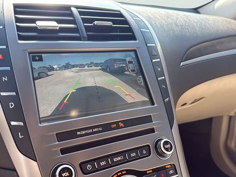 Used 2017 Lincoln MKZ Reserve w/ Luxury Package FWD image 18