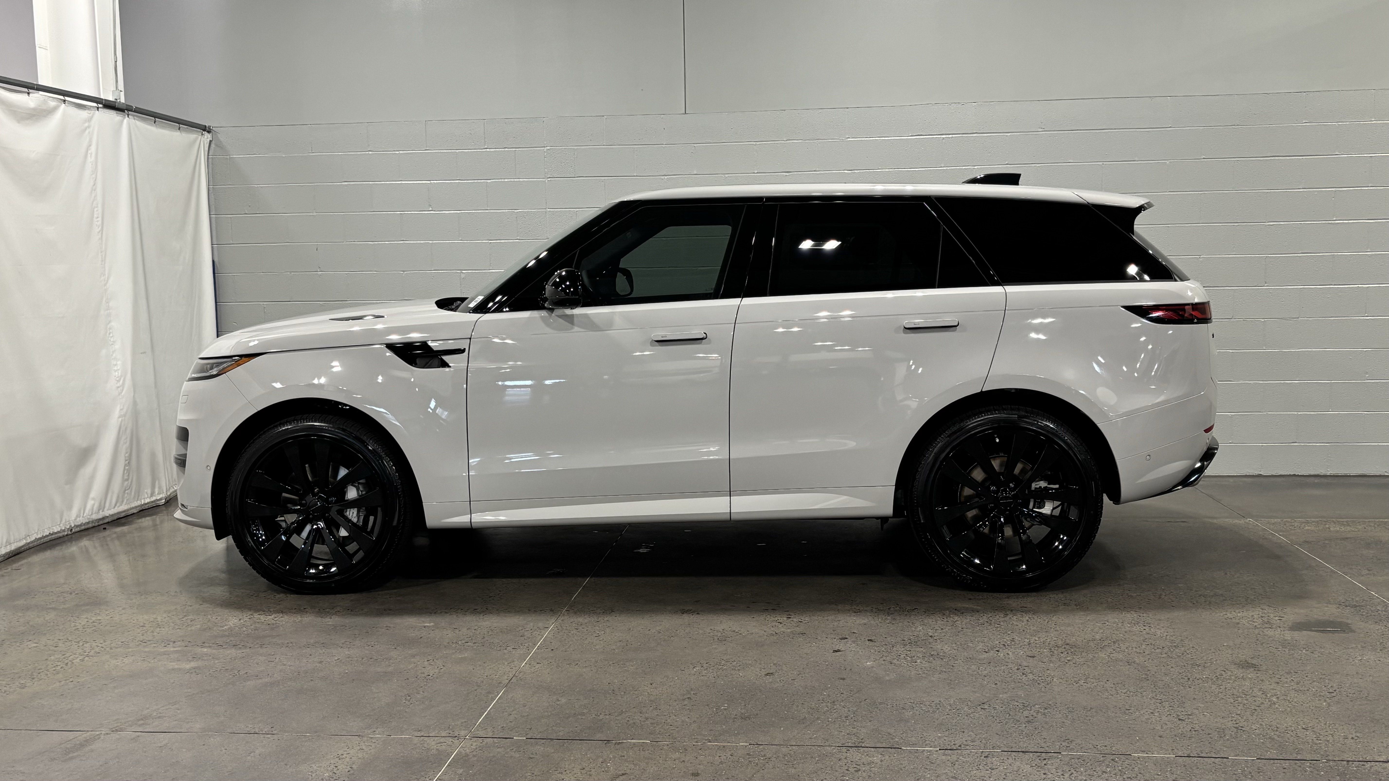 New 2026 Land Rover Range Rover Sport Dynamic SE AWD/4WD image 7