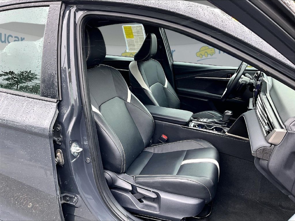 Used 2025 Toyota Camry SE FWD image 11