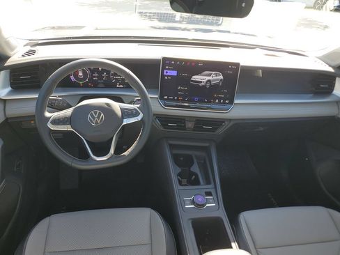 Certified 2026 Volkswagen Tiguan SE AWD/4WD image 3