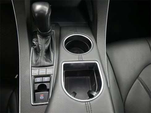 Used 2021 Toyota Avalon XLE w/ Carpet Mat Package (TMS) image 4