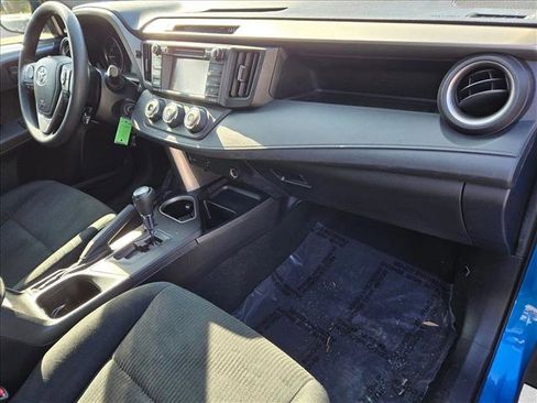 Used 2018 Toyota RAV4 LE image 21