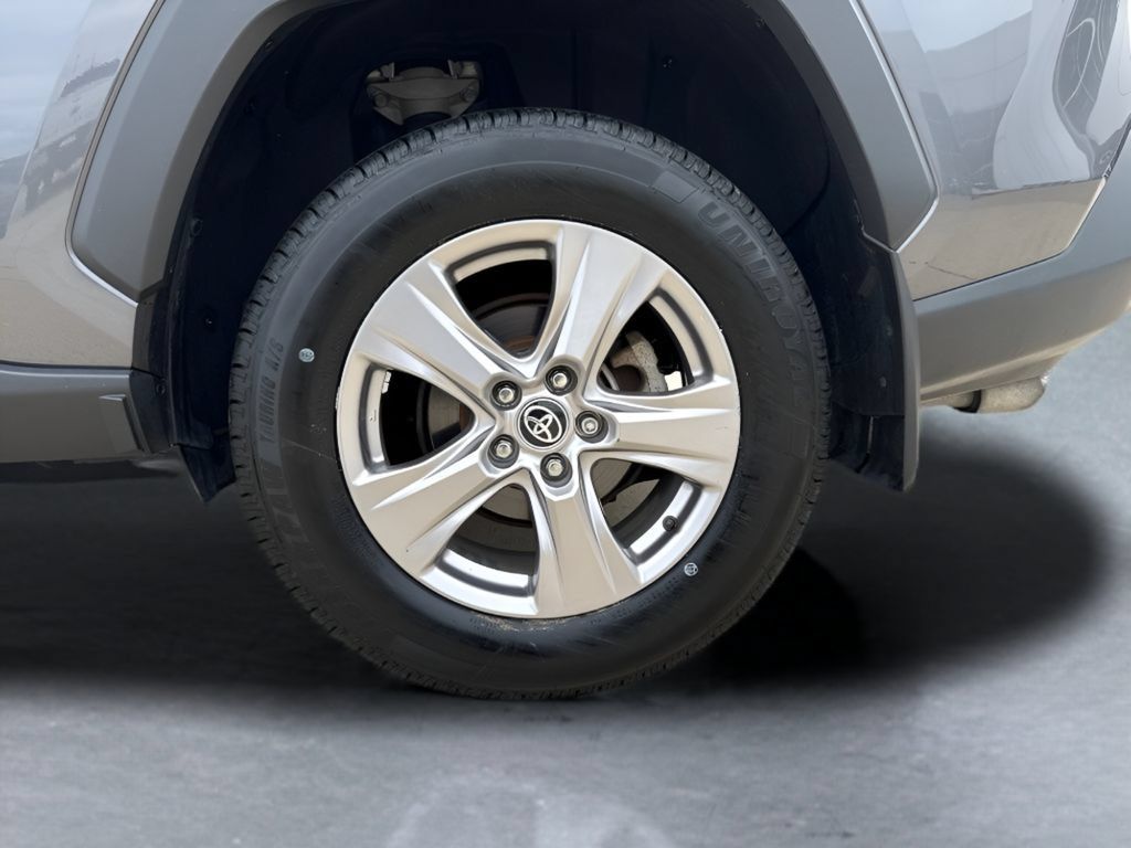 Used 2022 Toyota RAV4 XLE FWD image 30