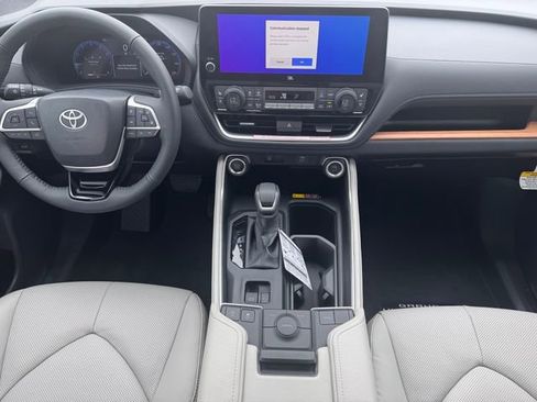 New 2026 Toyota Grand Highlander FWD image 18