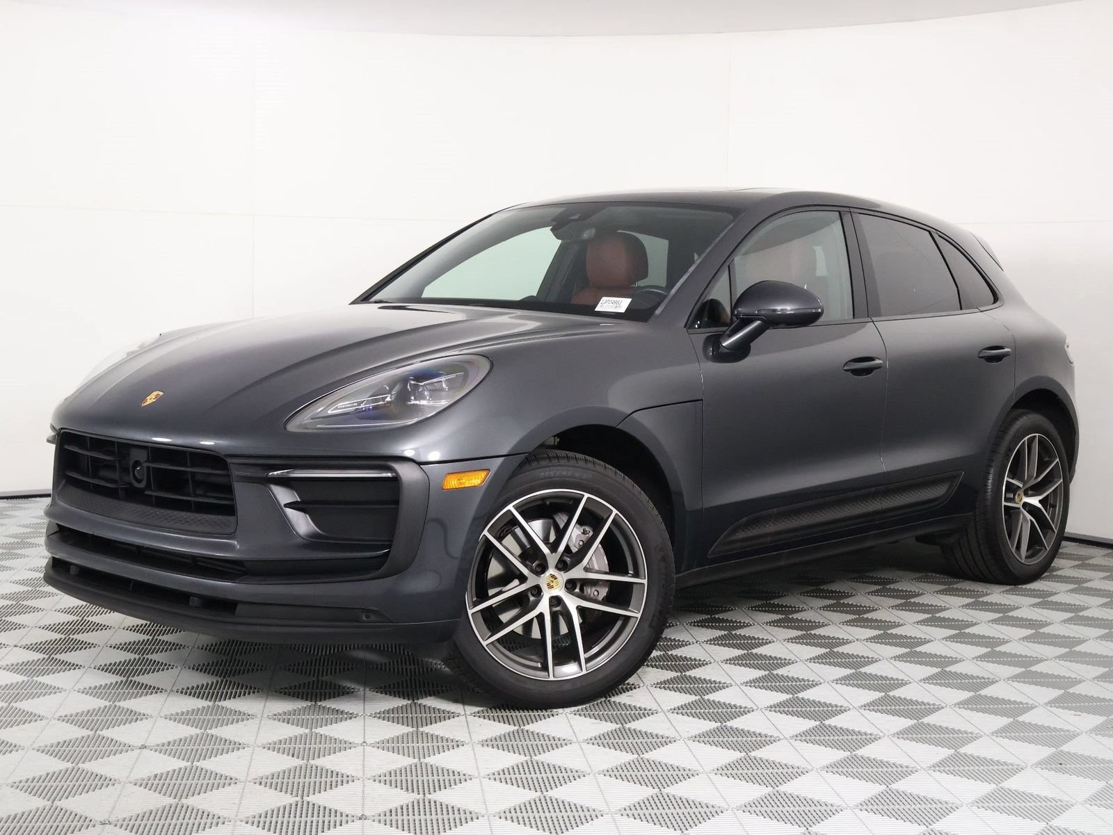 Certified 2024 Porsche Macan AWD/4WD image 1