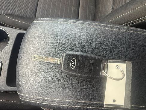Used 2018 Kia Sportage LX FWD image 17